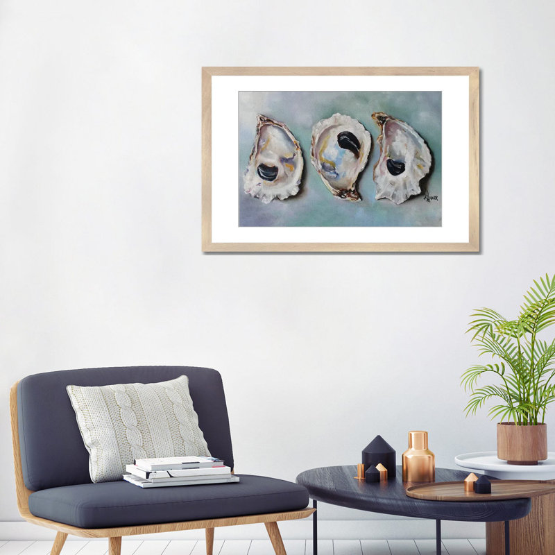 «Bay Oyster Shells» par Kristine Kainer, reproduction, Papier dans un cadre photo, H 24 po x l 32 po, Bois naturel