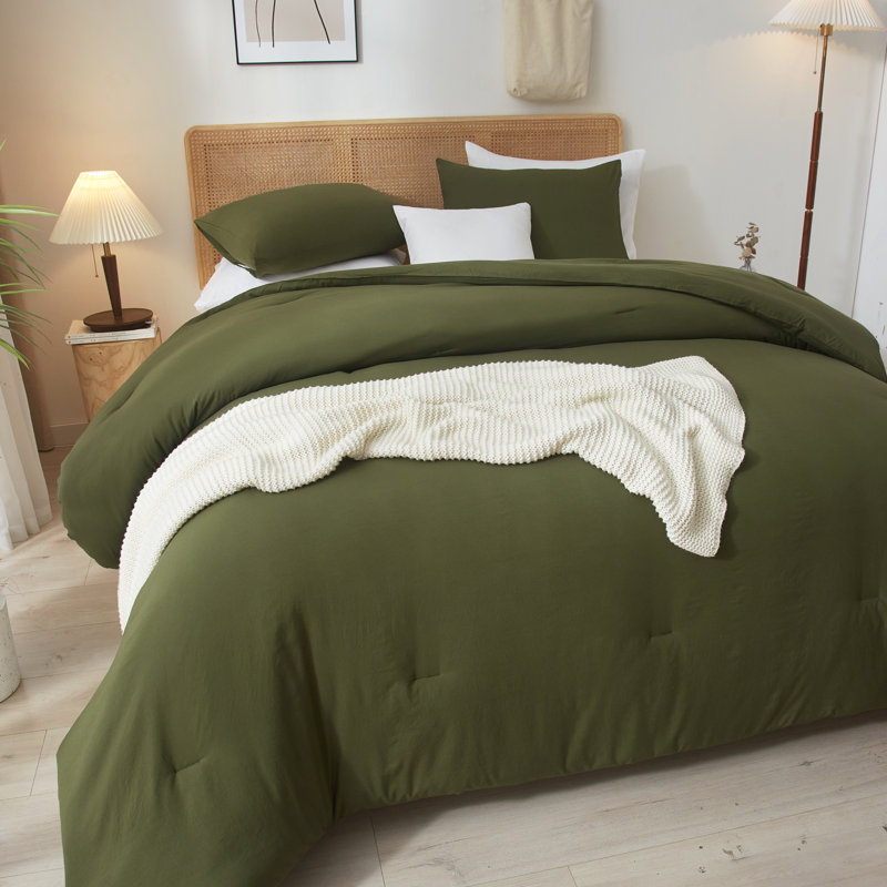 3-Piece 90g Lightweight All-season Microfiber Comforter Set, King Comforter + 2 King Shams, Army Green