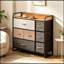 Armoire de rangement moderne avec tablette ouverte et tiroirs