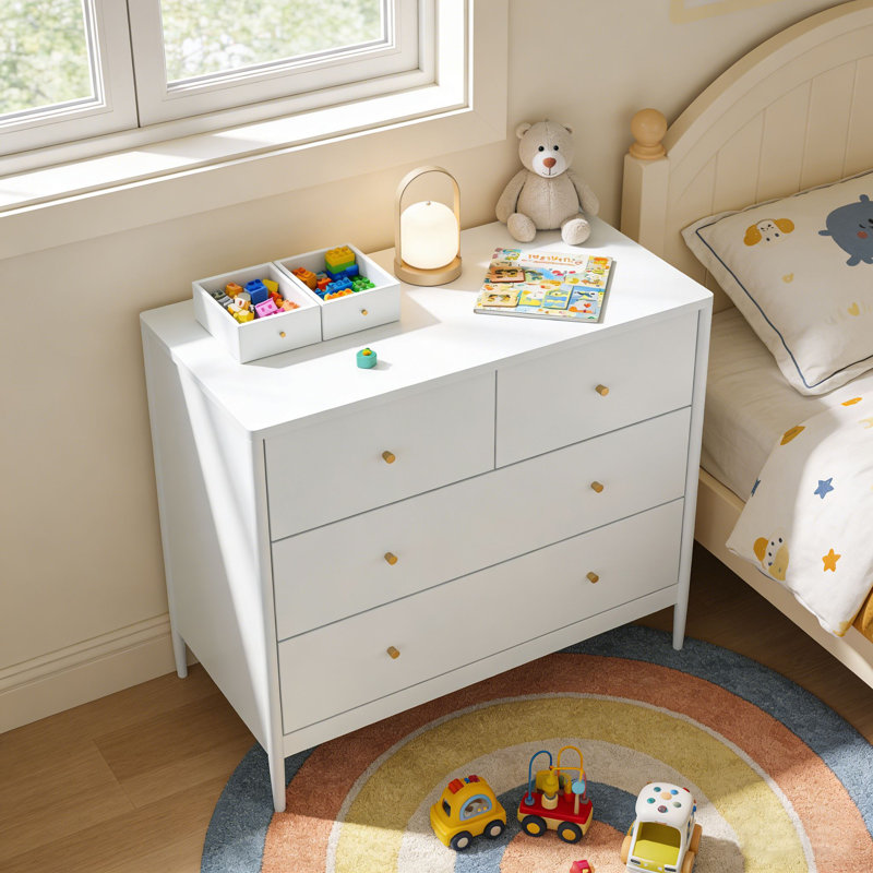 Table de chevet pour enfants moderne en bois à quatre tiroirs avec boutons en métal élégants