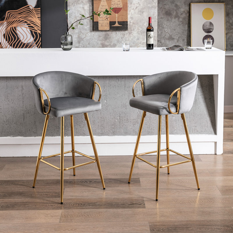 2 tabourets de bar de 30 pouces, siège en tissu de velours gris avec pieds dorés et repose-pieds avec 2 pieds