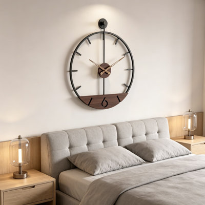 Horloge murale 16 pouces, horloge décorative moderne avec cadran en bois de noyer, cadre en métal noir silencieux fonctionnant à pile pour le salon, la cuisine, le bureau ou la chambre à coucher