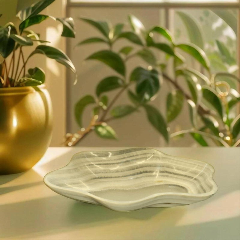 White Cirrus Onyx Small Centerpiece