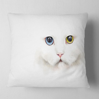 Portrait d'un mignon chaton blanc - coussin imprimé animal