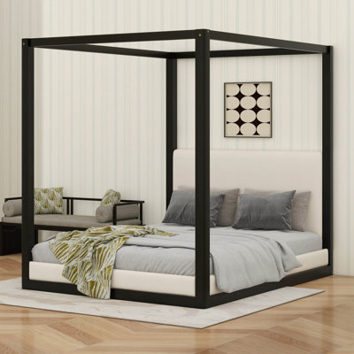 Lit plateforme à baldaquin en bois avec tête de lit tapissier