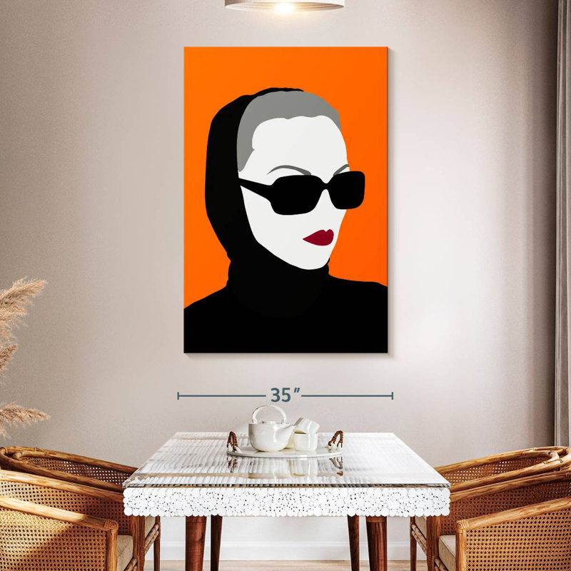 Leisha, femme mystérieuse sur fond orange, H 51 po x l 34 po