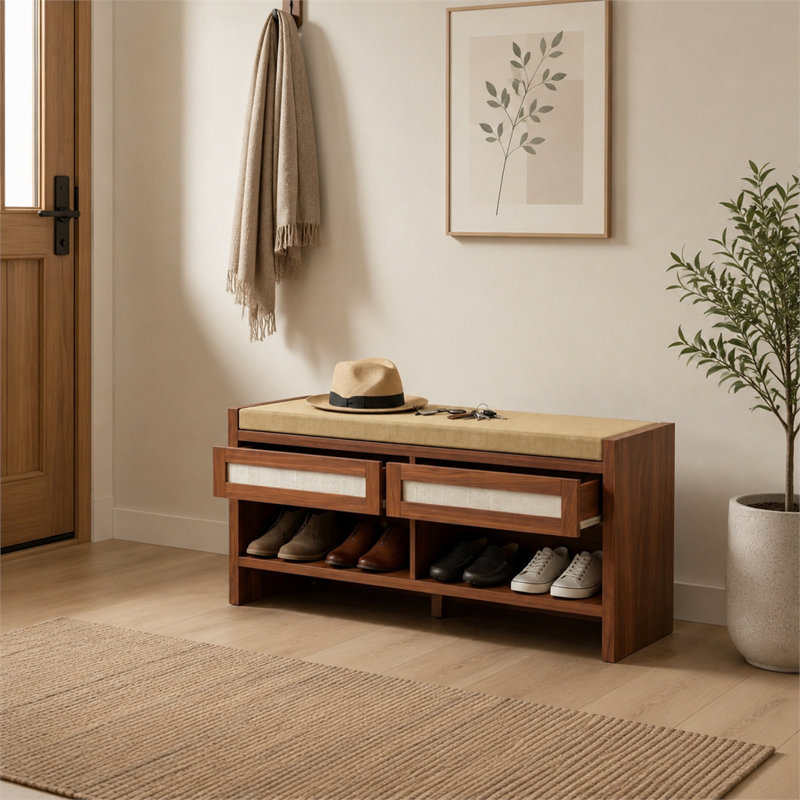 Banc à chaussures brun avec siège rembourré, deux tiroirs en rotin et tablette de rangement ouverte