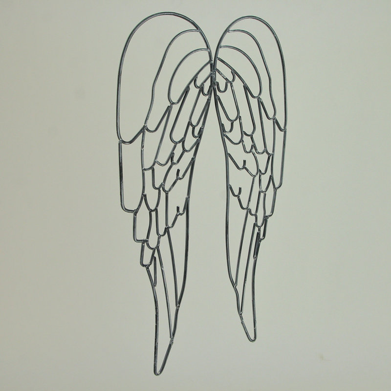 Sculpture murale traditionnelle en forme d'ailes d'ange en métal noir avec motif ajouré - 25 po de hauteur x 16,25 po de longueur x 0,25 po de largeur