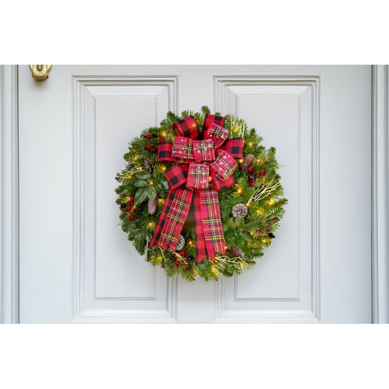 HIGHLAND PINE - 26" Christmas Wreath with 50 Warm White 8 Function LEDs