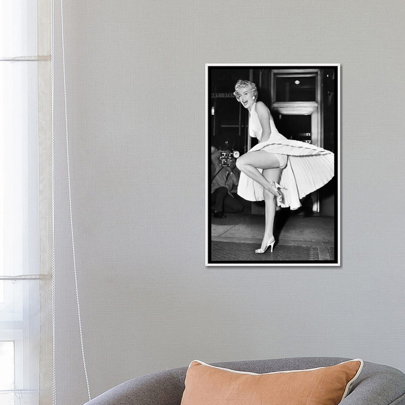 Marilyn Monroe (1926-1962)-impression, Pas de tapis, H 26 po x l 18 po x 1,5 po, Toile blanche encadrée