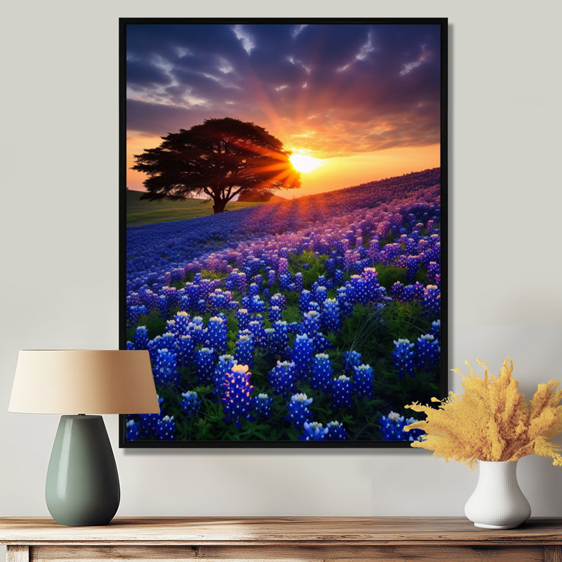 «Single Tree Blossoming Flower Field Sunset - Blue Bonnets», reproduction d'art murale, Toile avec cadre flottant noir