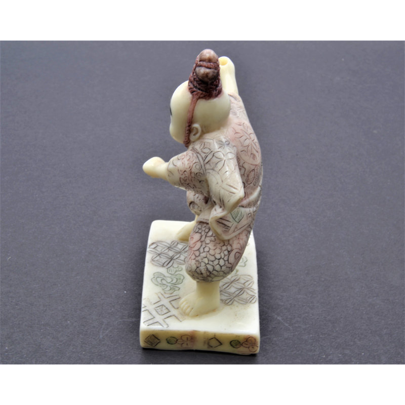 People Figurines & Sculptures