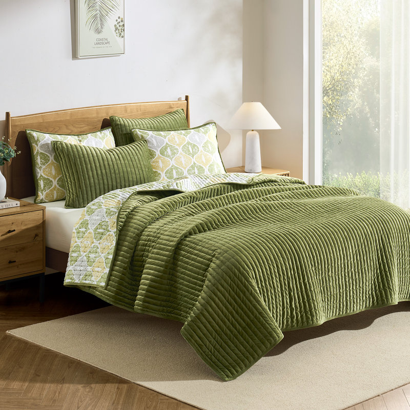 Wonderful Luxurious Velvet Floral Quilt Set 3-Piece, Queen Quilt + 2 Standard Shams
