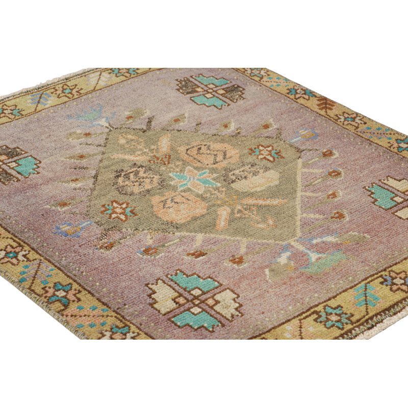 One-of-a-Kind 2'2" X 2'4" Area Rug