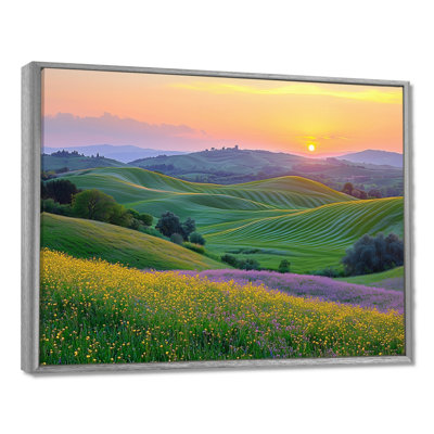 «Countryside Rolling Hills At Golden Hour II», art mural campagne