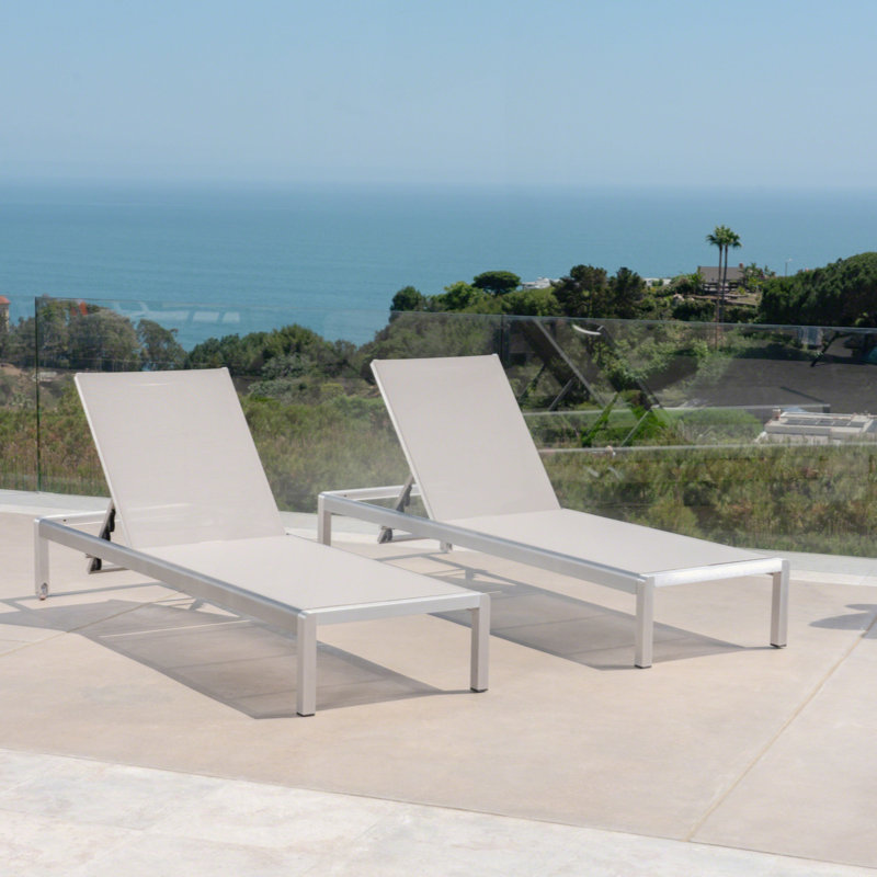 Outdoor Versatile Adjustable Chaise Lounge With Lightweight Rust-Resistant Frame