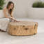 Grande table basse d'extérieur de 104 cm (41 po), style souche d'arbre en bois naturel.