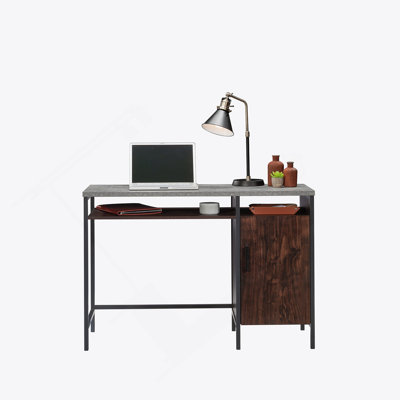 Bureau, finition noyer foncé