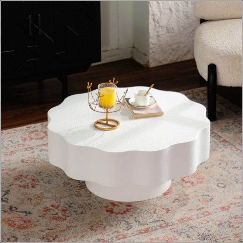 Table basse festonnée blanche: forme unique à bord ondulé, pièce centrale élégante pour les espaces élégants., Blanc, crème