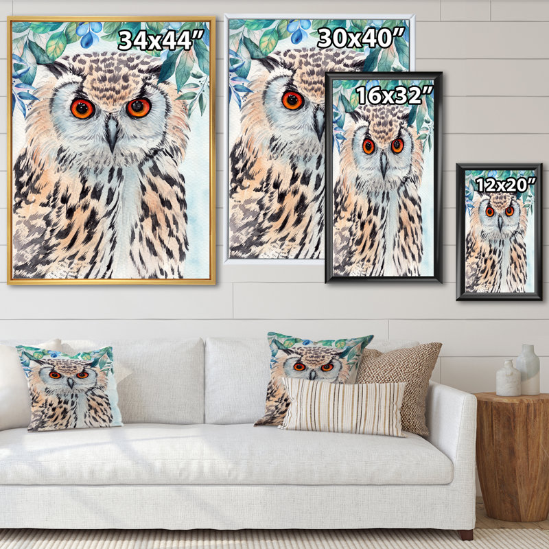 Une chouette avec des plumes blanches et noires tachetées I - peinture sur toile, H 32 po x l 24 po, Cadre flottant doré