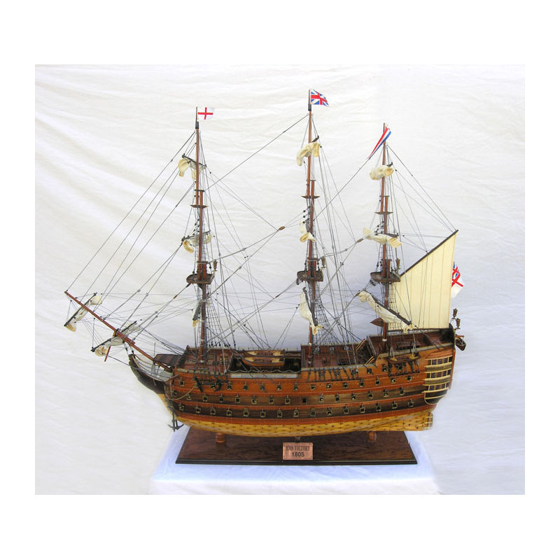 Très grand bateau miniature HMS