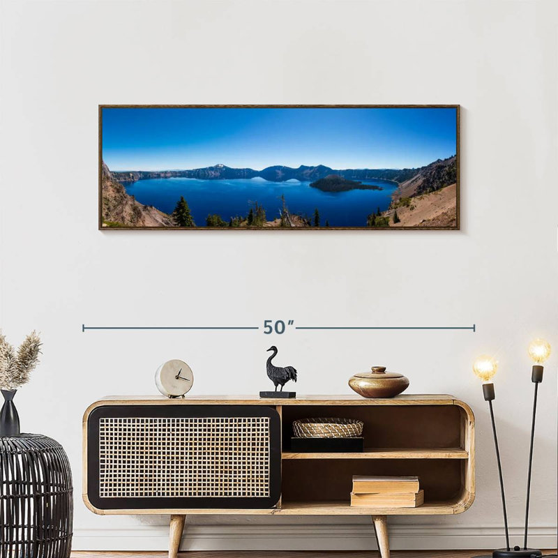 Horizon bleu du lac de cratère, 46" X 16", Cadre flottant noyer