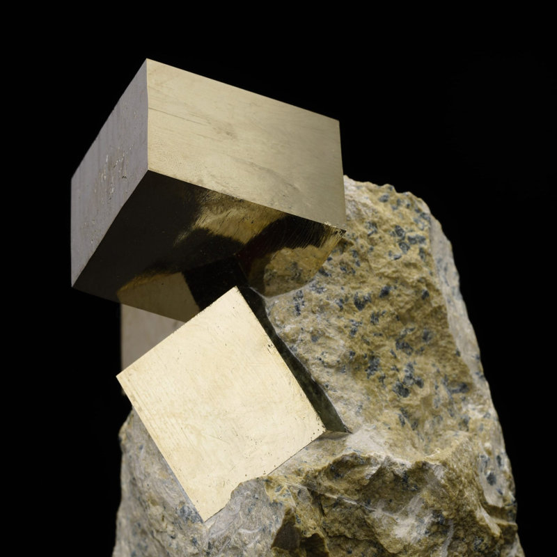 Pyrite Cubes sur Matrix