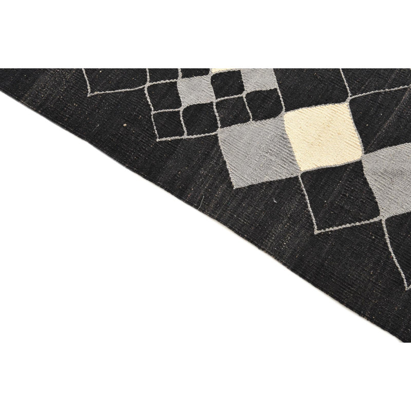 Tapis noir 5 x 8 Petrella