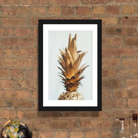 « the gold ananas »-reproduction de photo, H 24 po x l 16 po x P 1 po, Cadre noir