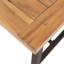 Élégante table d'extérieur en bois avec pièces en métal et base à lattes
