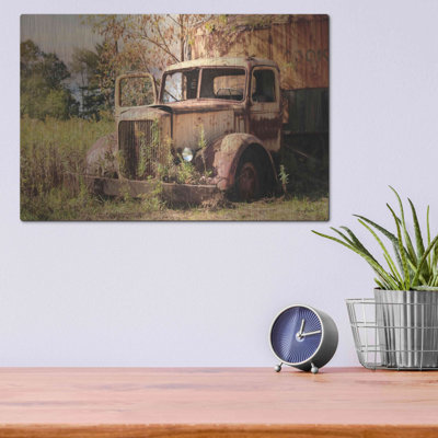 «Old Yellow Truck» par Lori Deiter