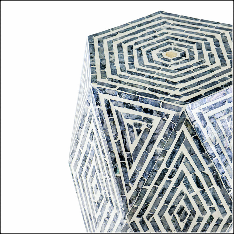 16 x 14 x 18 po, tabourets de jardin hexagonaux, table d'appoint unique Capiz, noir / blanc