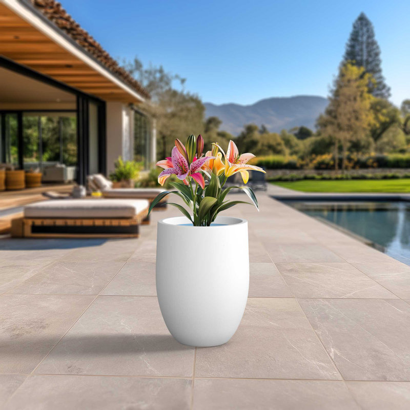 Pot à fleurs en ciment Irmelie, Blanc vif (intérieur amélioré), H 21,65 po x l 16,93 po x P 16,93 po