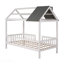 Lit simple, maison en bois avec clôture