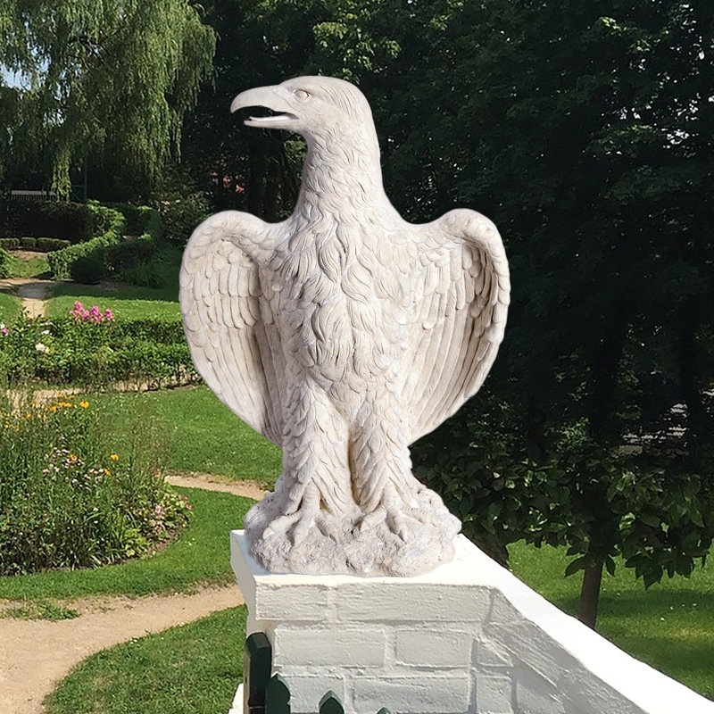 Statue America's Grand-Scale Eagle