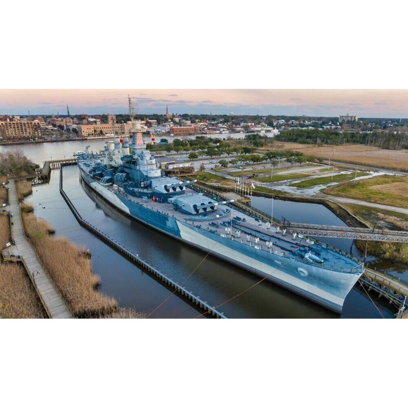 USS North Carolina (BB-55) Moyen, H 10 po x l 30 po x P 5 po