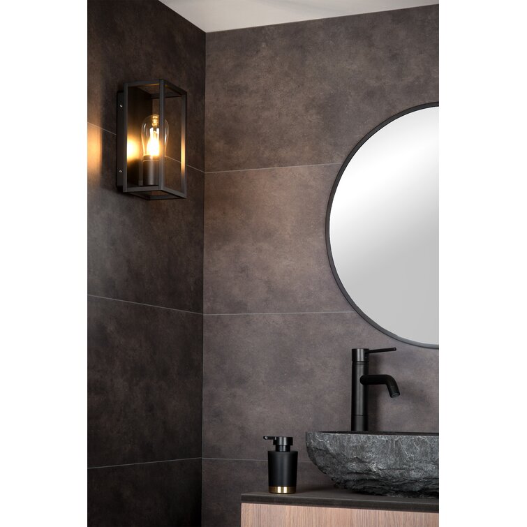 Lighting mirror above basin in -Fotos und -Bildmaterial in hoher