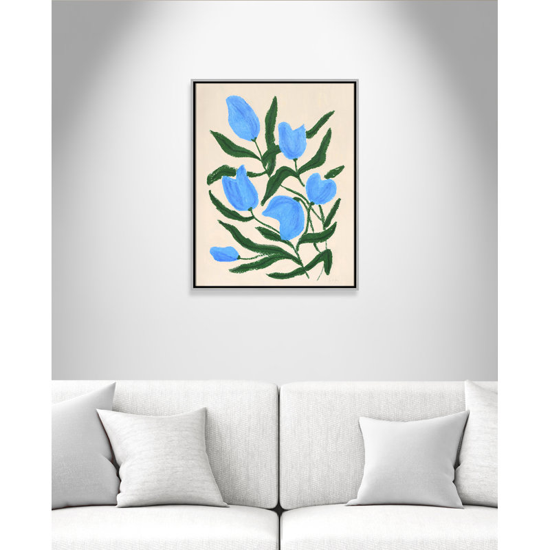 «Colette Blue Tulips Print» par Camilla Bergqvist, H 29,5 po x l 23,5 po, Argent argent