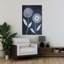 «Blue and White Vase», abstrait, audacieux, fleur de pissenlit contemporaine, art mural-510431228
