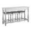 Table de canapé grise avec trois tabourets