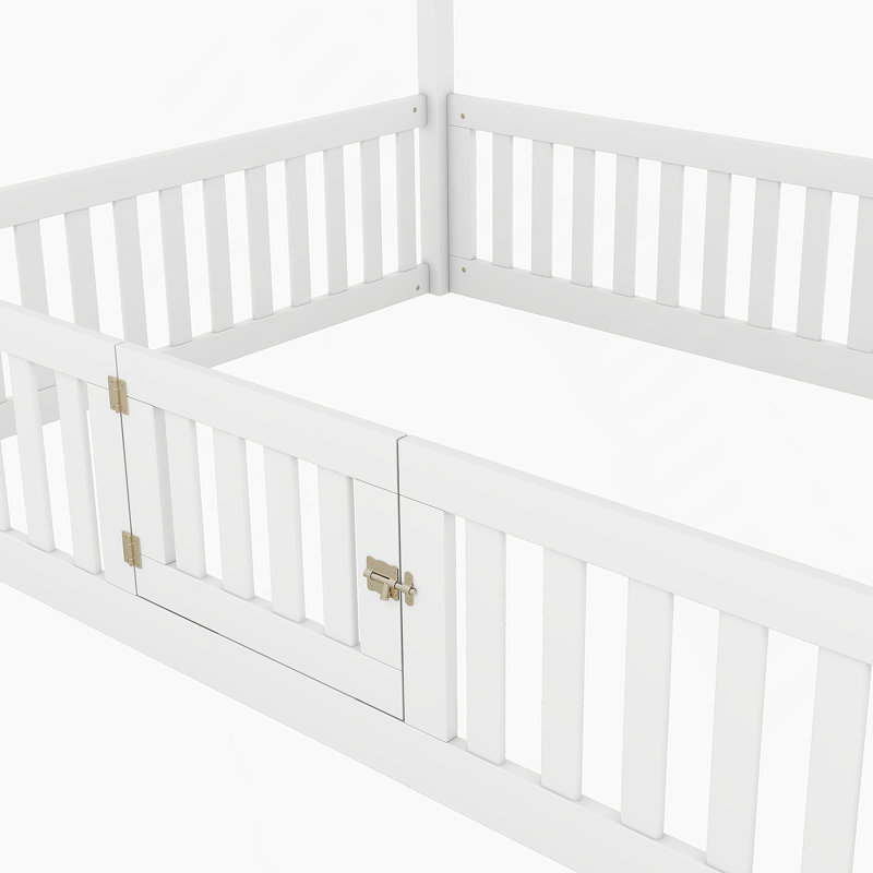 Lit double en bois avec clôture et porte
