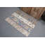 Charmant petit tapis turc antique en patchwork avec une touche de bleu pour les cuisines et les espaces de vie