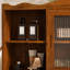 Armoire coulissante 35,4 "à 3 portes avec trois niveaux d'espace de rangement, convenant aux salles de bain, cuisines, salles à manger, brun-101701605