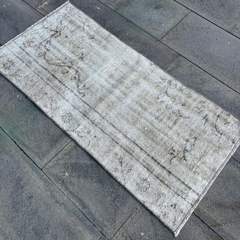 Handwoven Beige Turkish Oushak Rug: Classic Vintage Style Perfect for Entries and Modern Doors