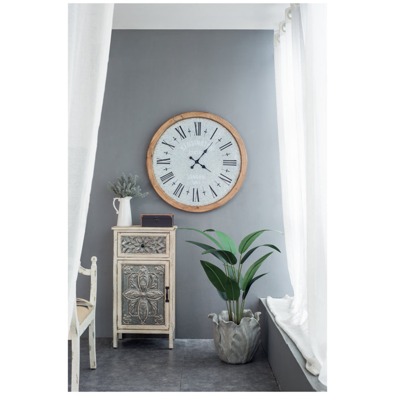 Horloge murale surdimensionnée 32,3 "avec cadre en bois de sapin et chiffres en métal galvanisé Grant