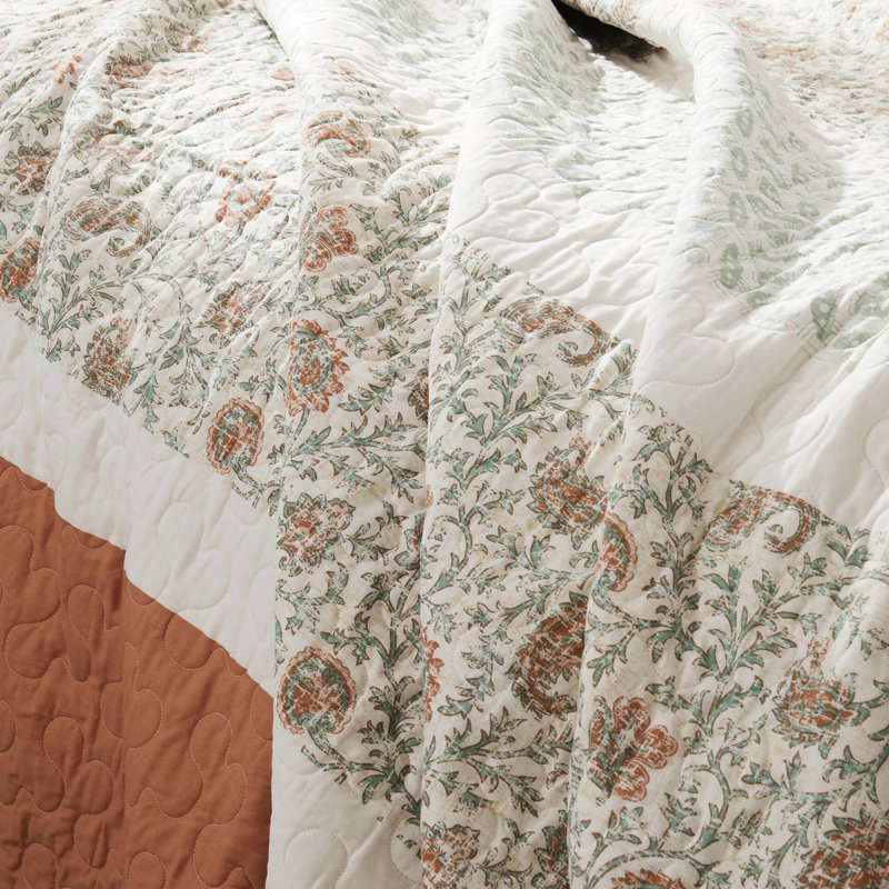 Literie 6 pièces en coton Coral King/King - Couette de chambre réversible et chic avec 3 coussins décoratifs et détails plissés, et 2 taies d'oreiller.
