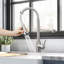 Robinet de cuisine rétractable à poignée simple avec accessoires