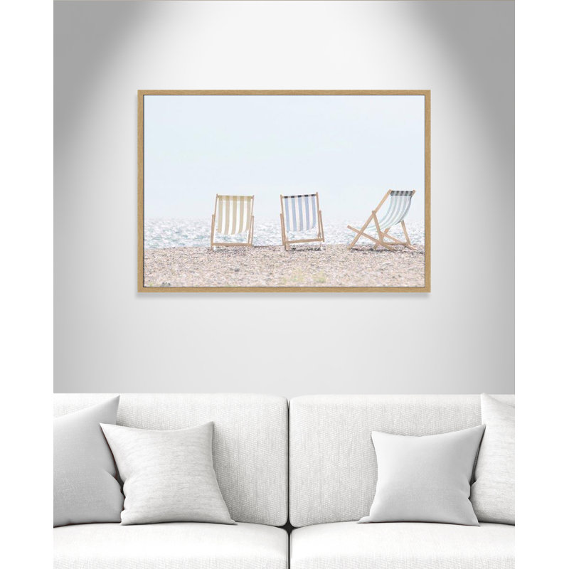«Adriatica Beach Chairs», reproduction encadrée sur papier par Leah Straatsma, H 29,5 po x l 41,5 po x P 1,25 po, Naturel