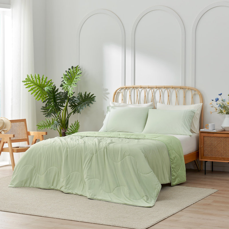 Lightweight Cooling Comforter Cooling Blanket Reversible Bedding Blankets, Queen Comforter, Sage Green