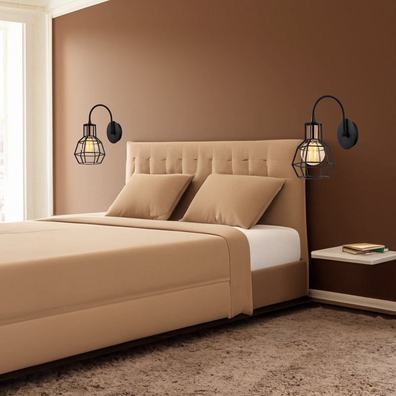 Corwun Armed Sconce